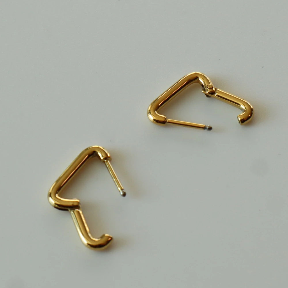 P114  stainless triangle and square minimum pierce