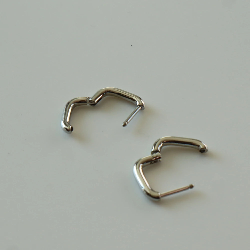 P114  stainless triangle and square minimum pierce