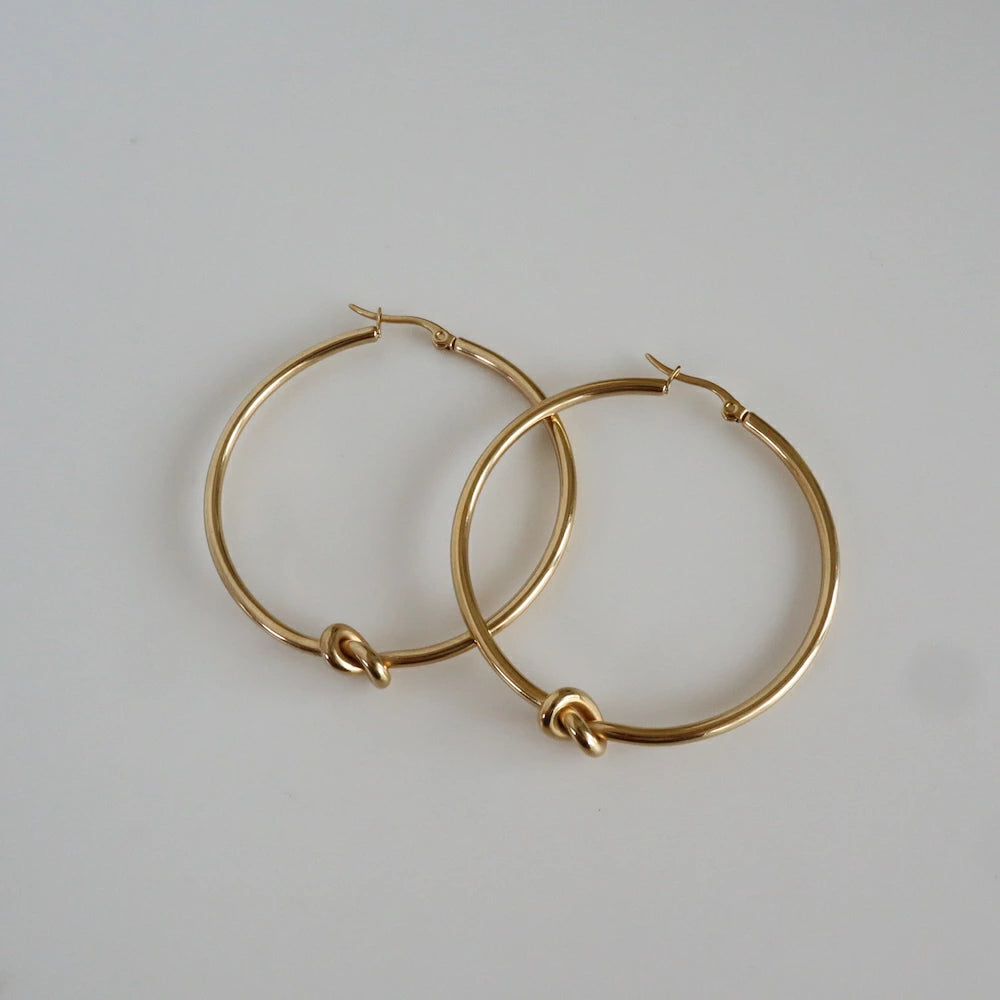 P209  stainless knot oversized hoop pierce