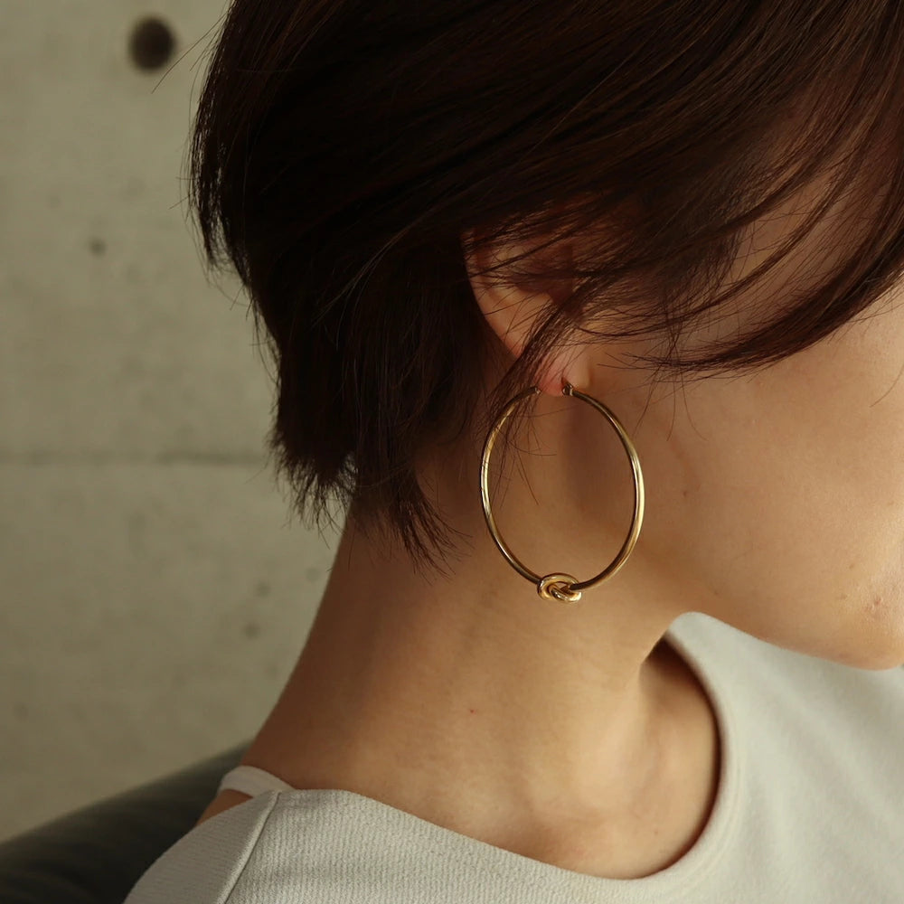 P209  stainless knot oversized hoop pierce