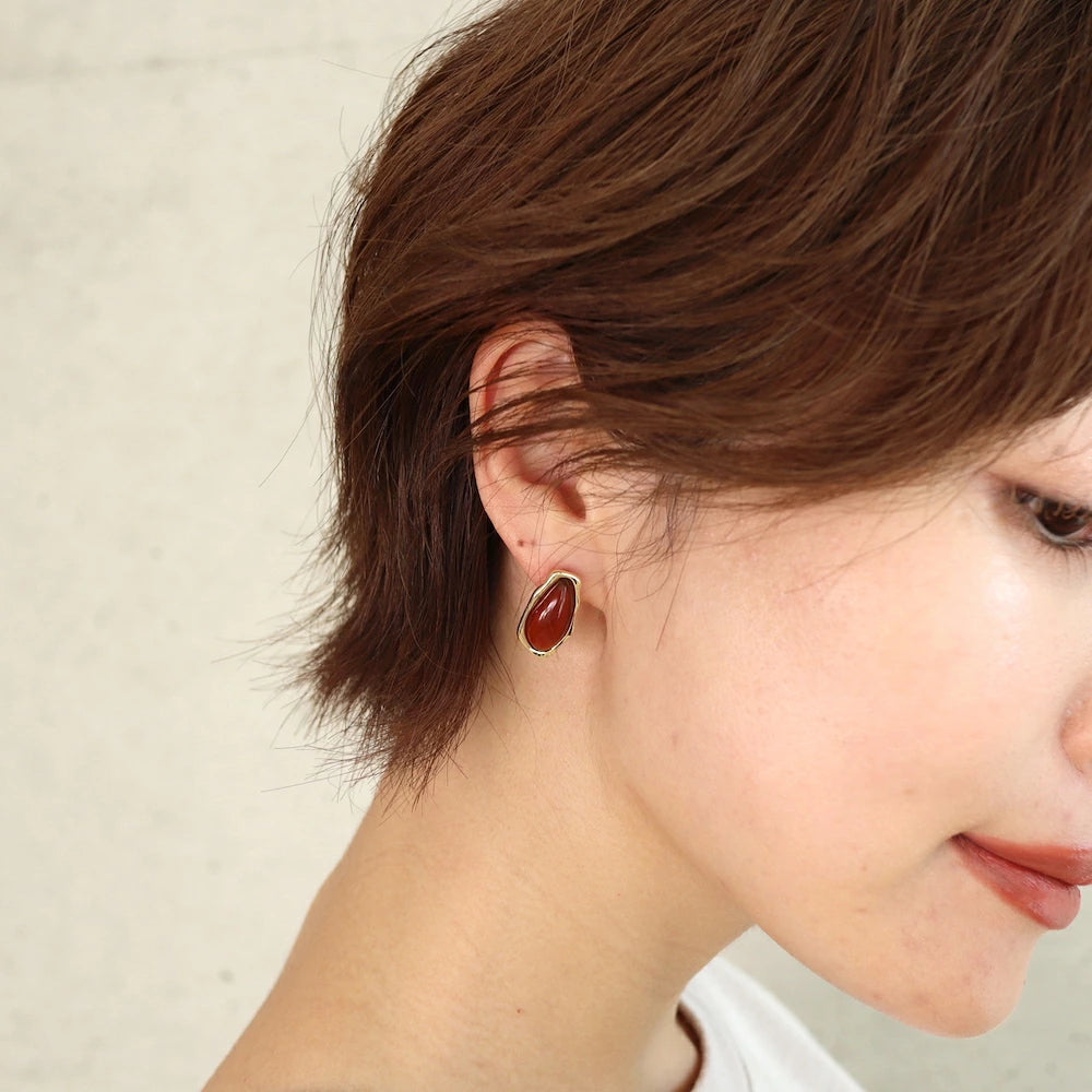 P146  asymmetry nuance stone pierce