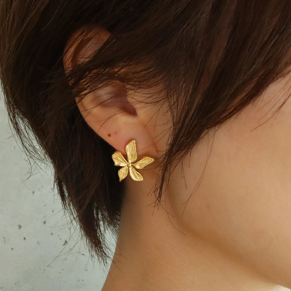 P037  stainless gold flower classical  pierce