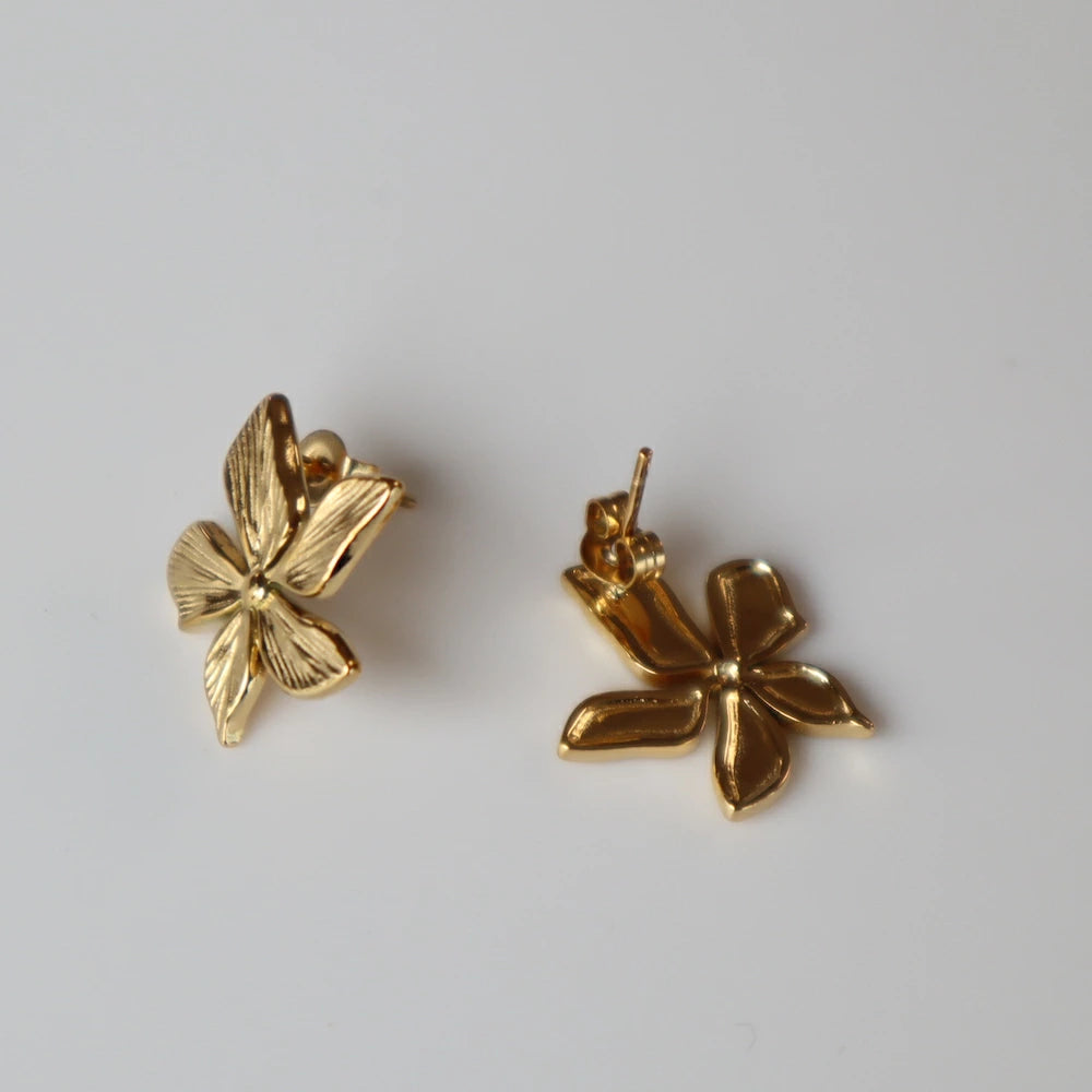 P037  stainless gold flower classical  pierce