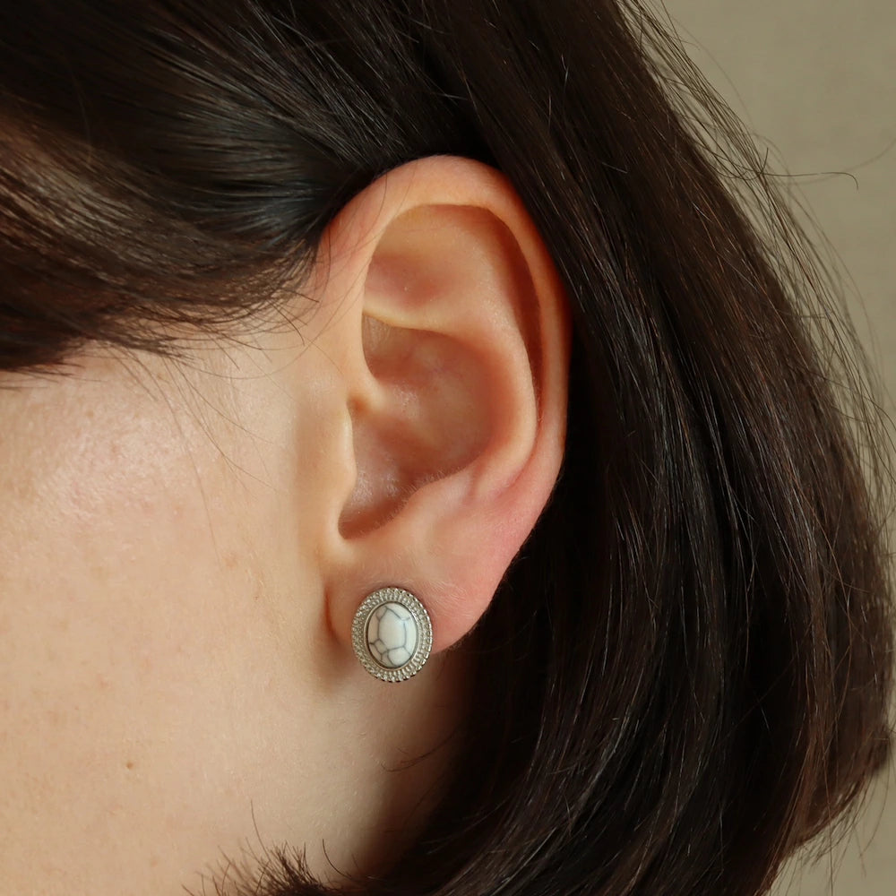 P289  stainless synthetic cateye turquoise pierce