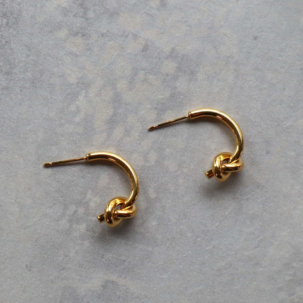 P068  stainless knot half hoop pierce