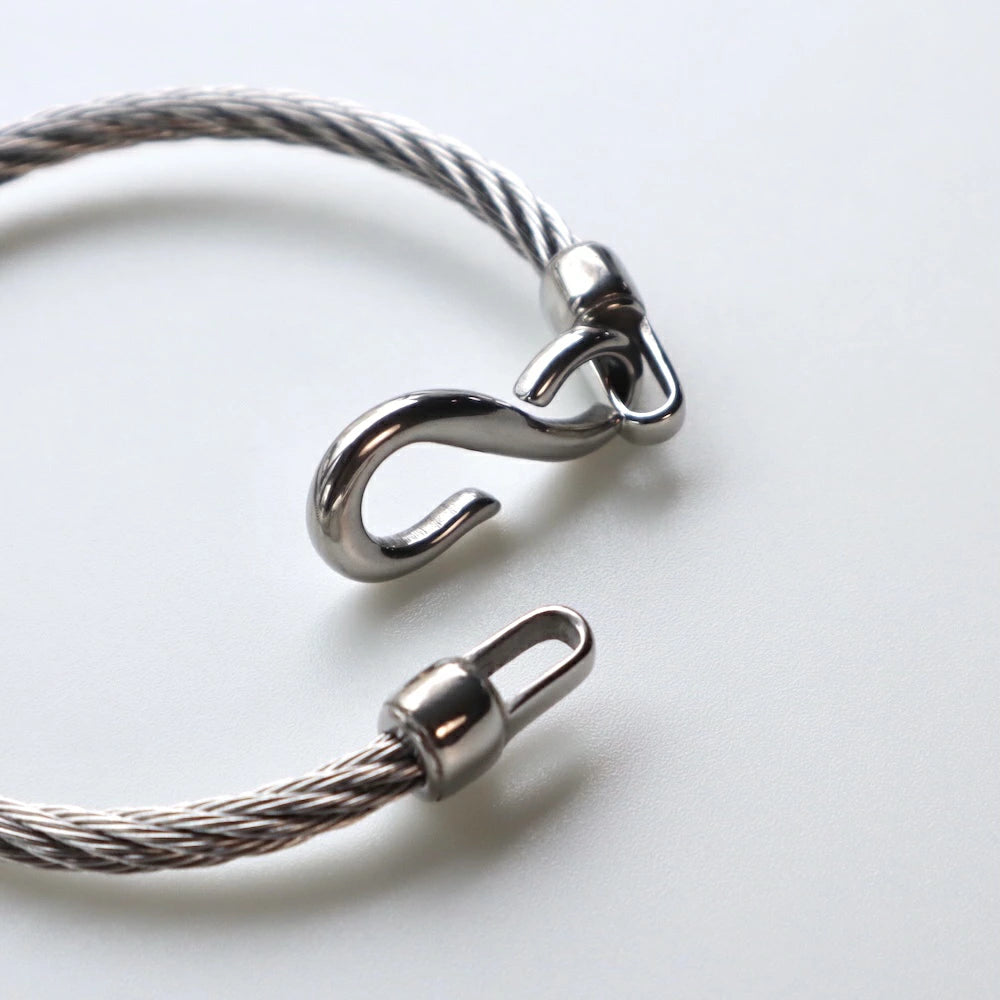 N150  stainless hook bangle