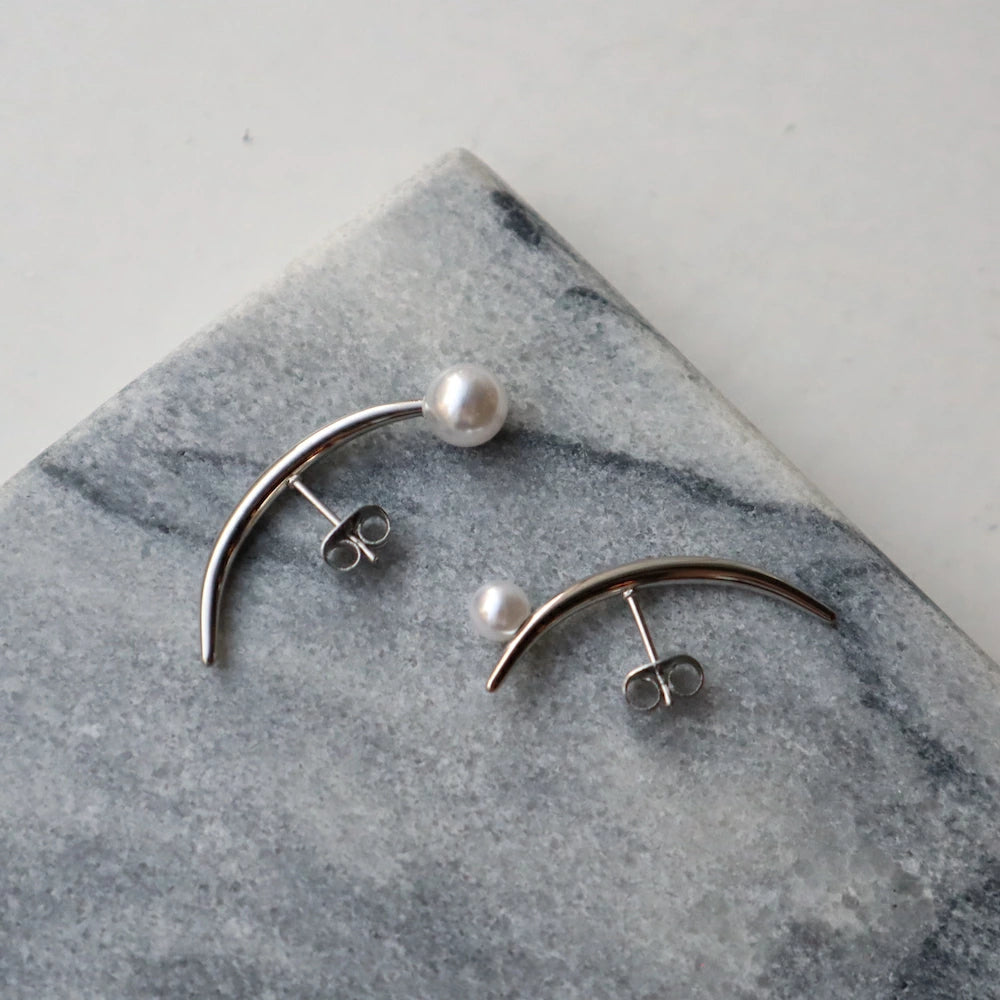 S007  stainless pearl asymmetry pierce