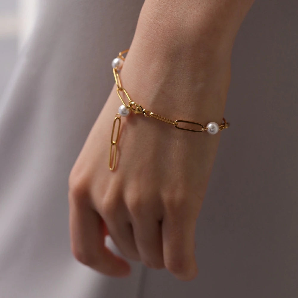 N202  stainless evenly spaced pearl bracelet