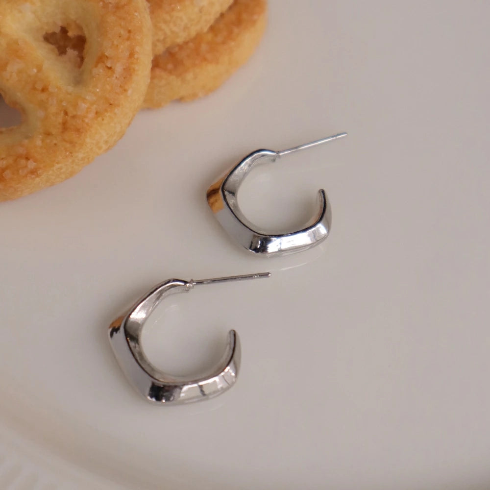 P404  stainless nuance angular hoop pierce