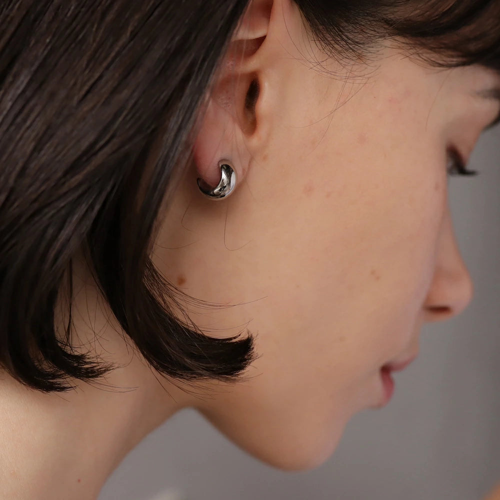 P164  stainless wide metal hoop pierce