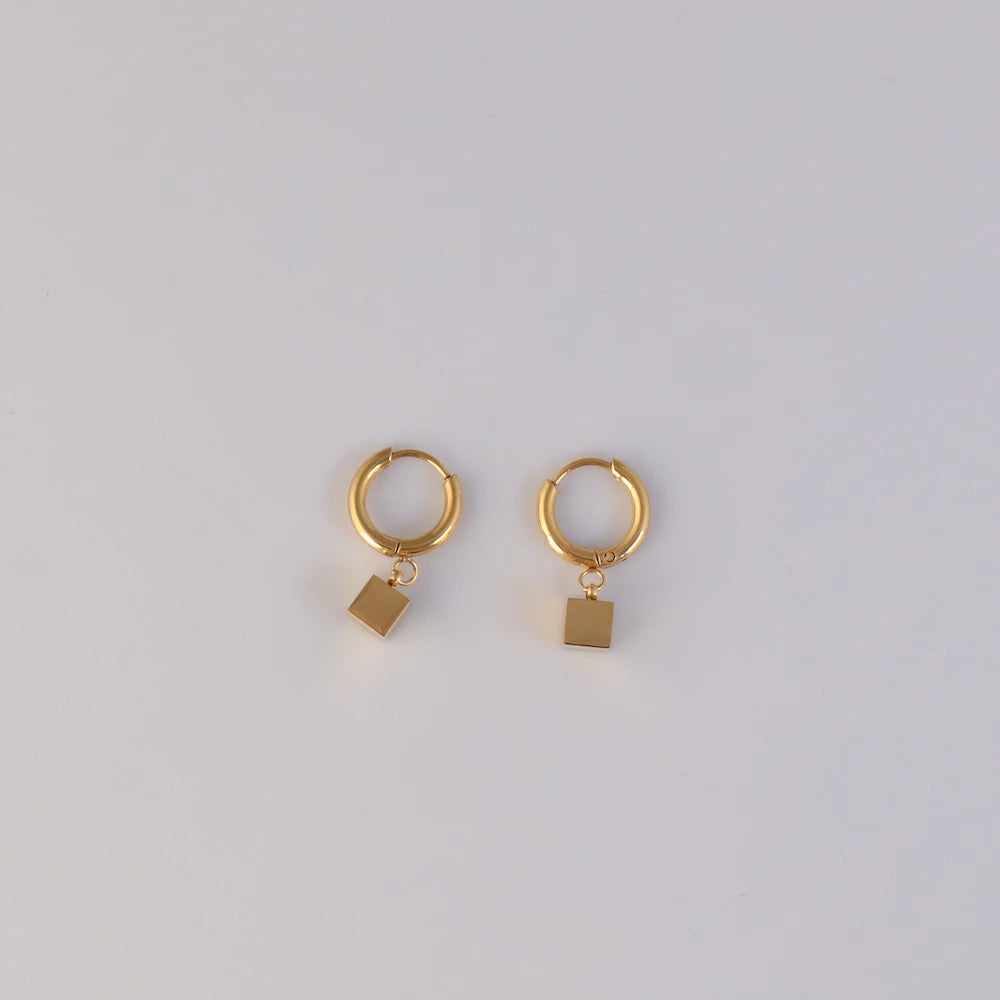 P422  stainless minimum cube hoop pierce