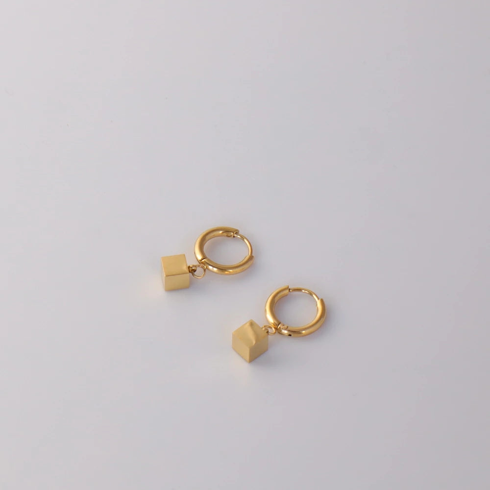 P422  stainless minimum cube hoop pierce