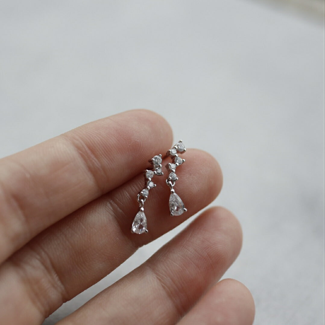 ピアスsilver925揺れる華奢キラキラミニピアスデザインシルバーシンプルギフトプレゼントおしゃれオフィス女性レディースajiroP044