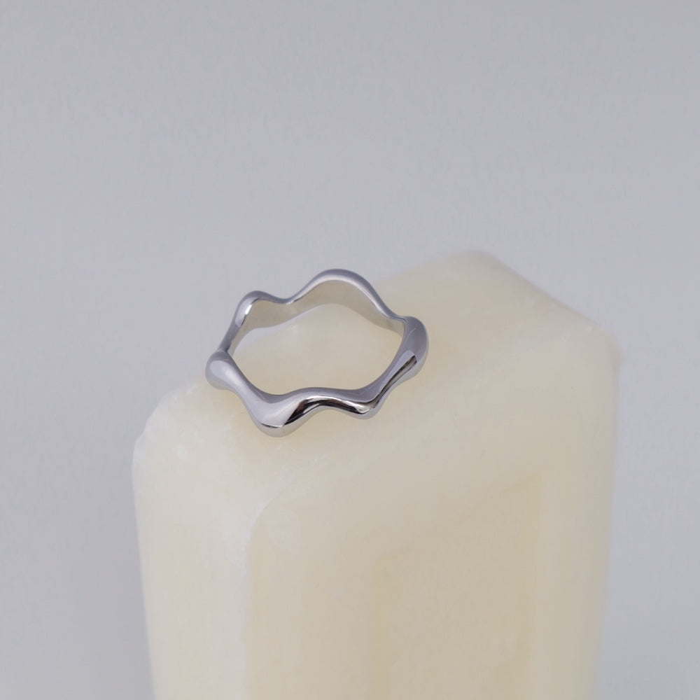 R056  stainless plump wave ring