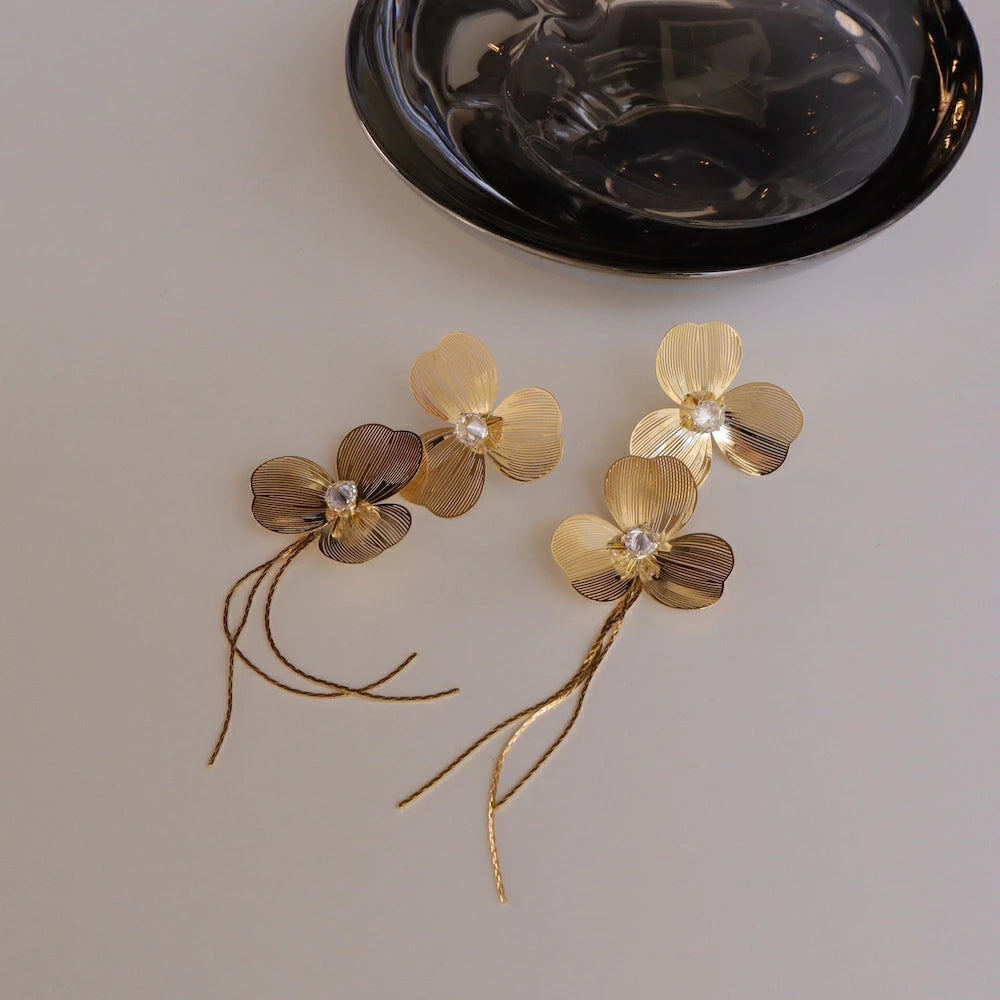 P416  oversized gold flower pierce