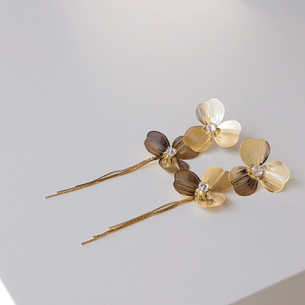 P416  oversized gold flower pierce