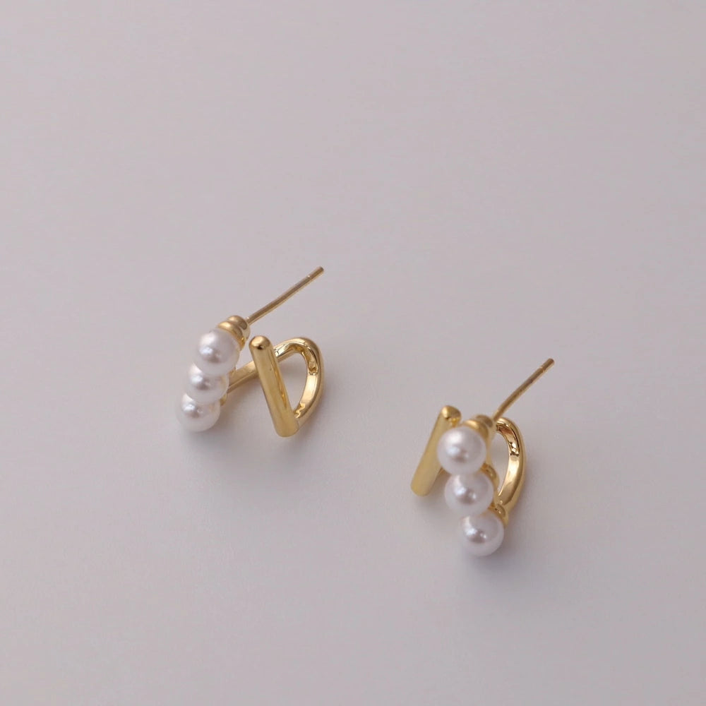 P444 triangle pearl pierce/earring