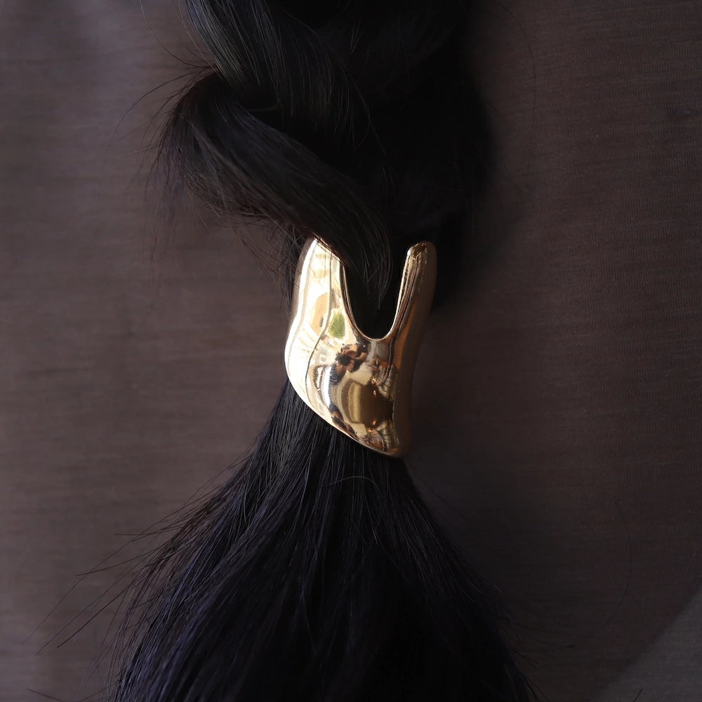 H008  oversized metallic pony hook