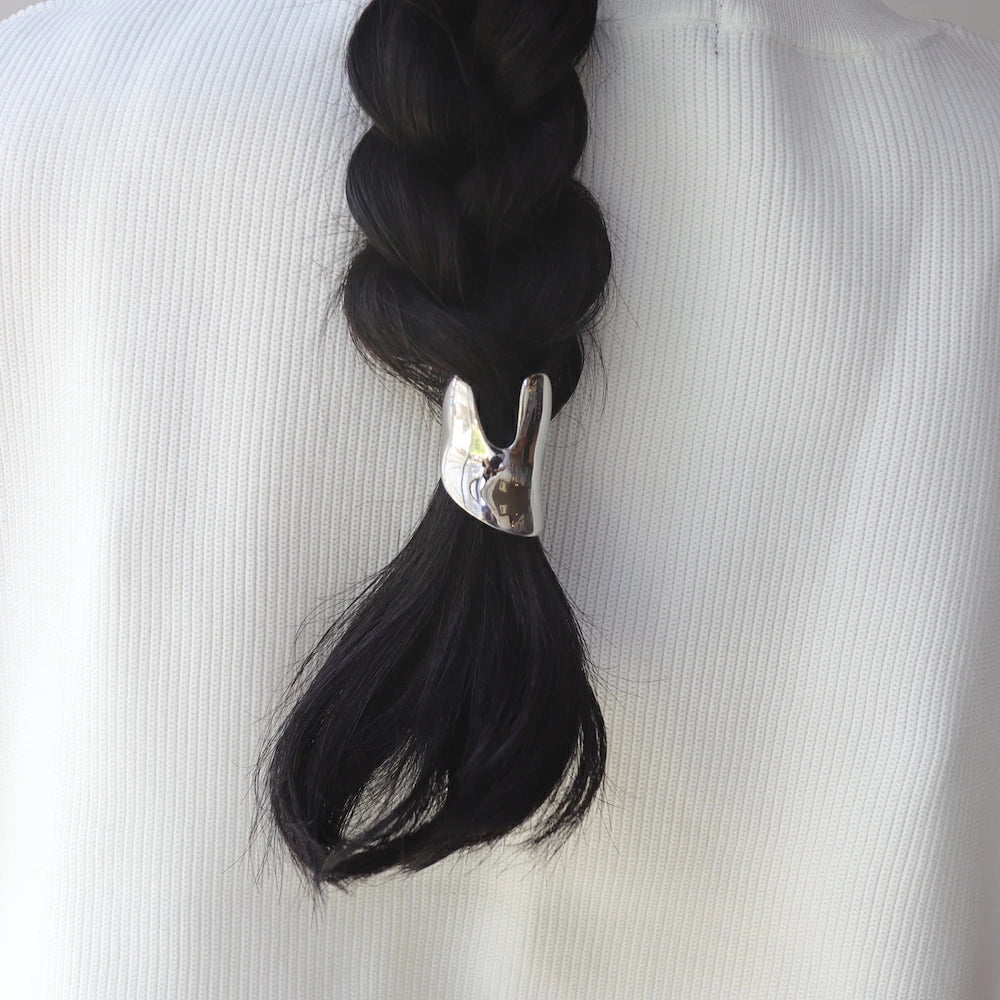 H008  oversized metallic pony hook