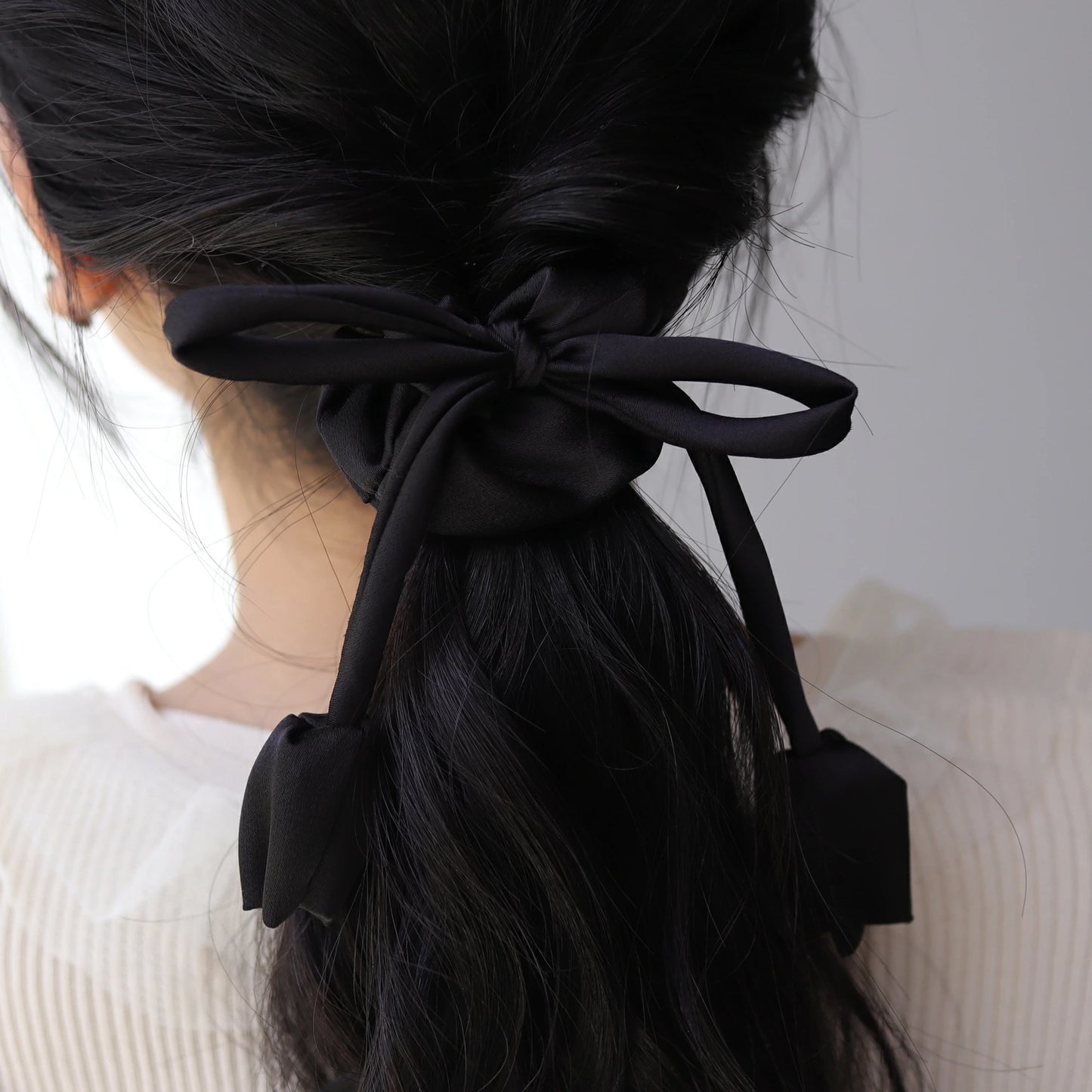 H012  ribbon tulip scrunchie