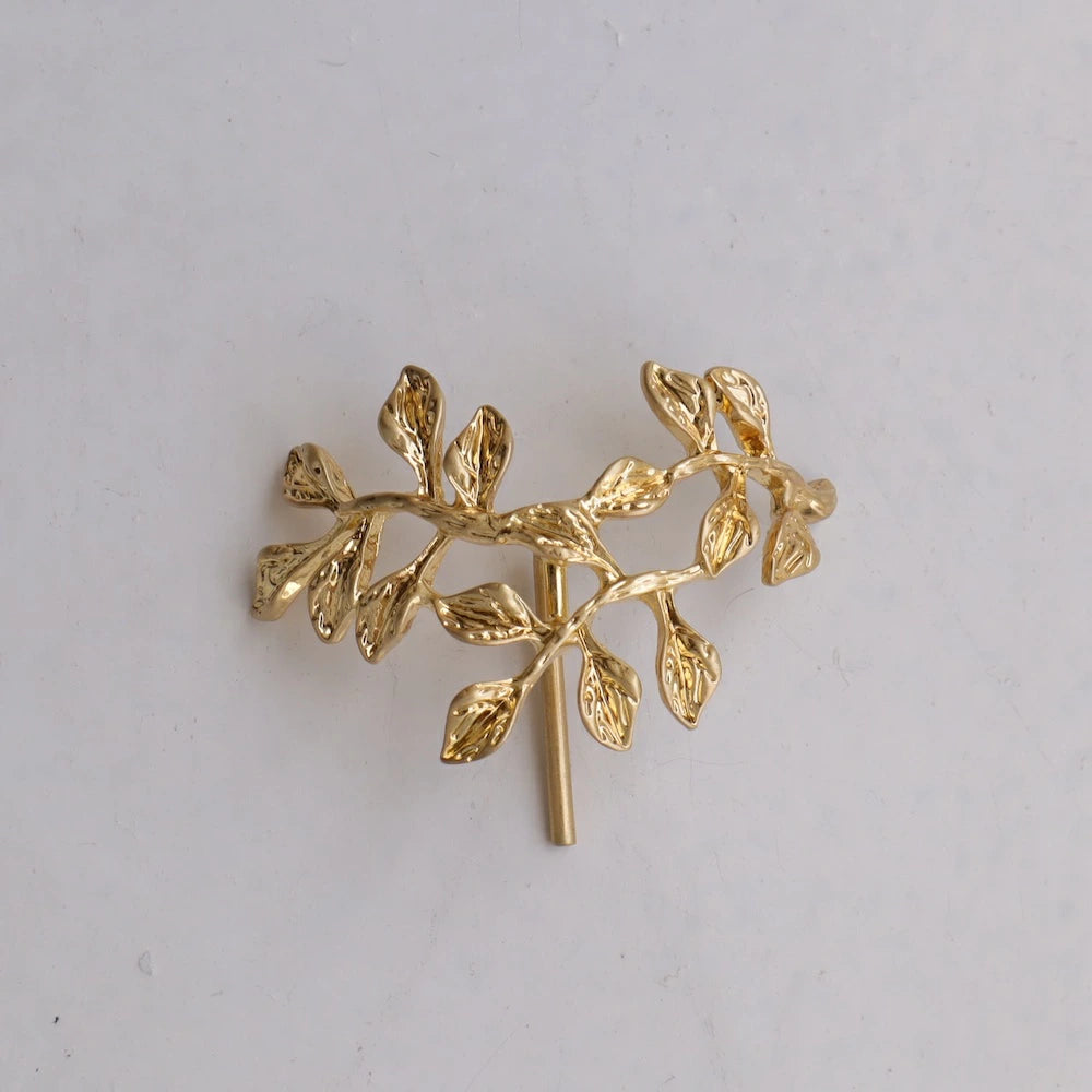 H016  leaf motif pony hook