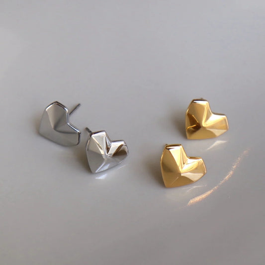 P108 stainless heart stud pierce