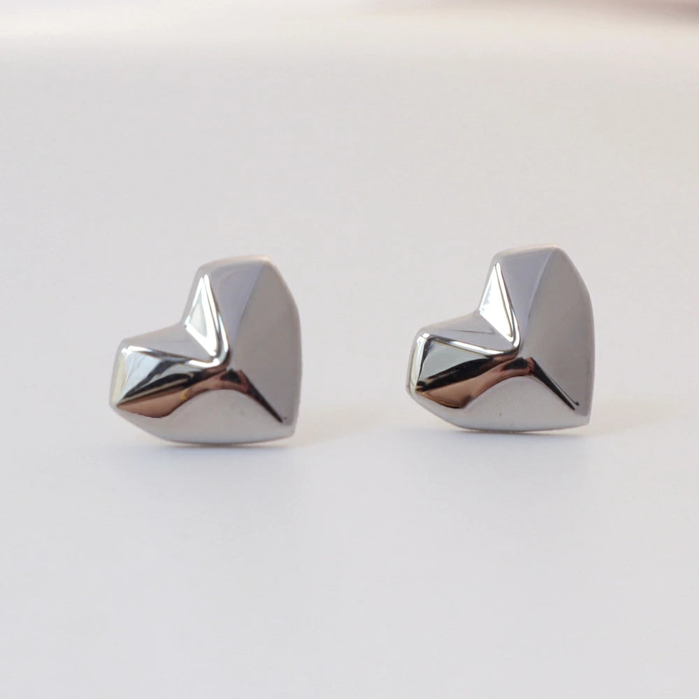 P108 stainless heart stud pierce