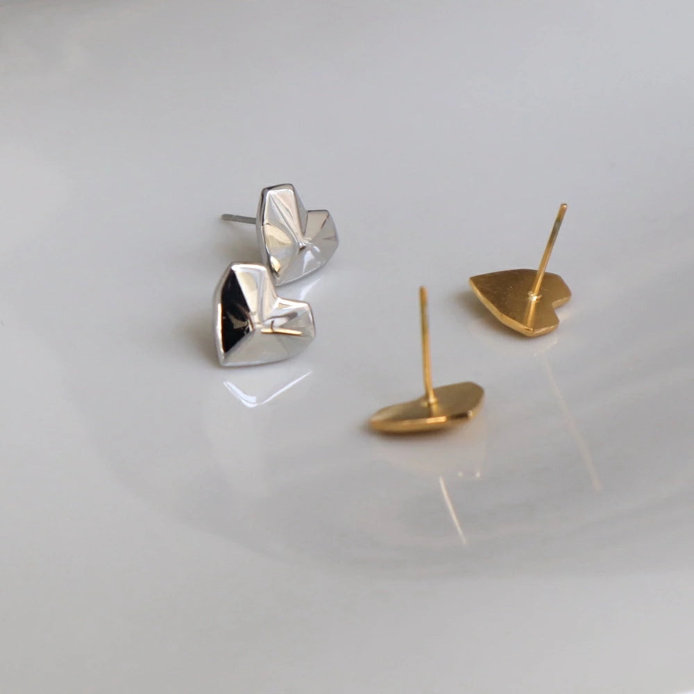 P108 stainless heart stud pierce