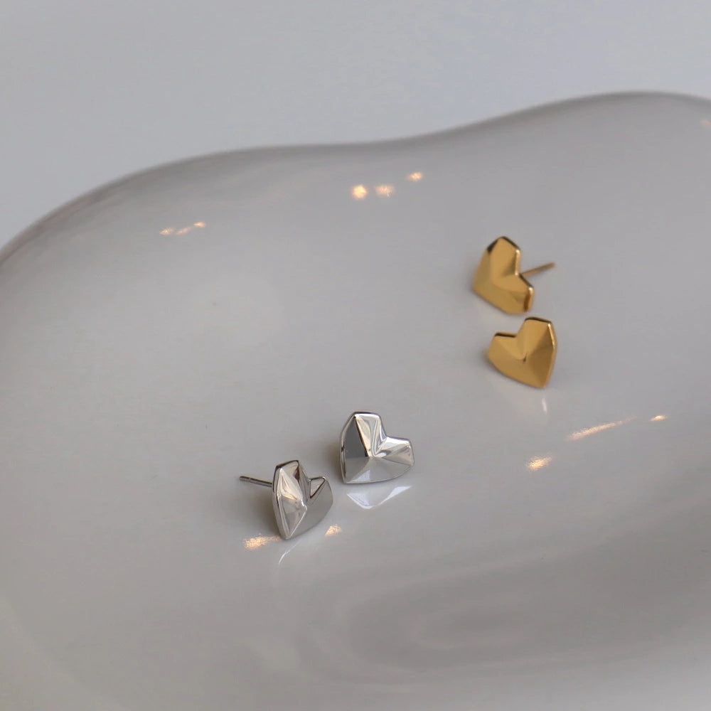 P108 stainless heart stud pierce