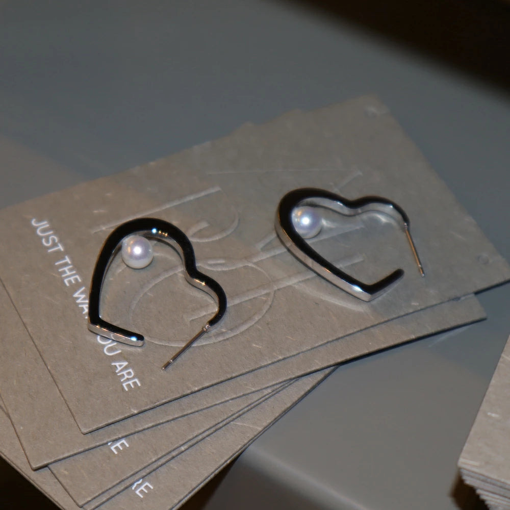 P046 stainless perl heart pierce