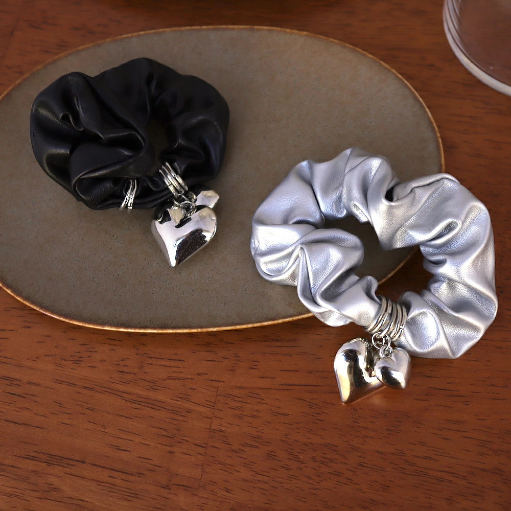 H023 metal heart scrunchie