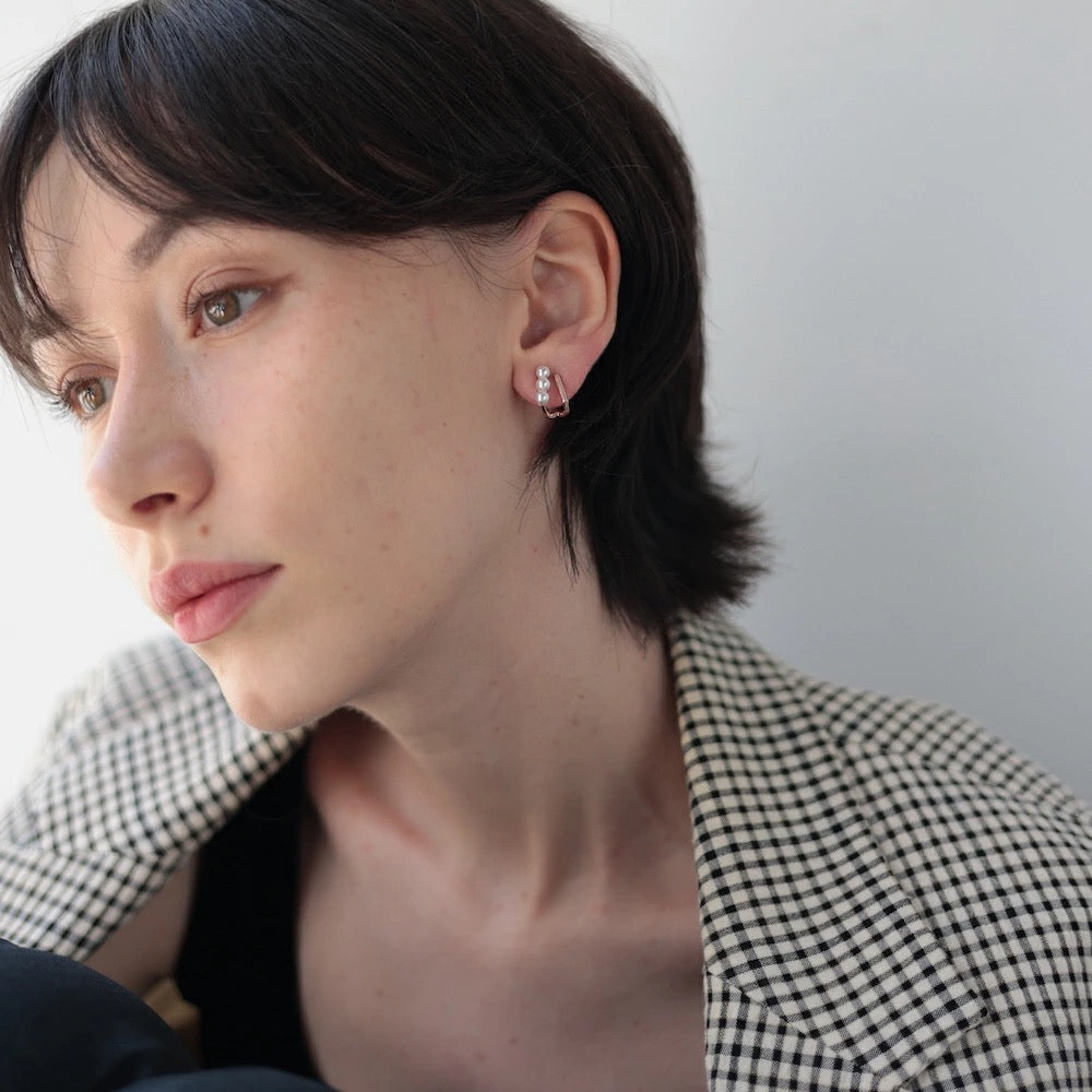 P444 triangle pearl pierce/earring