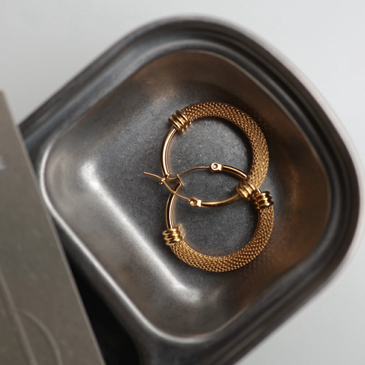 P071  stainless antique style hoop pierce