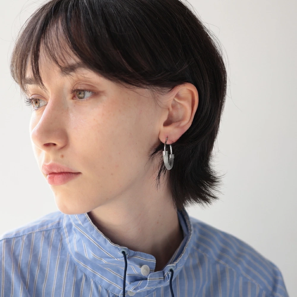 P071  stainless antique style hoop pierce