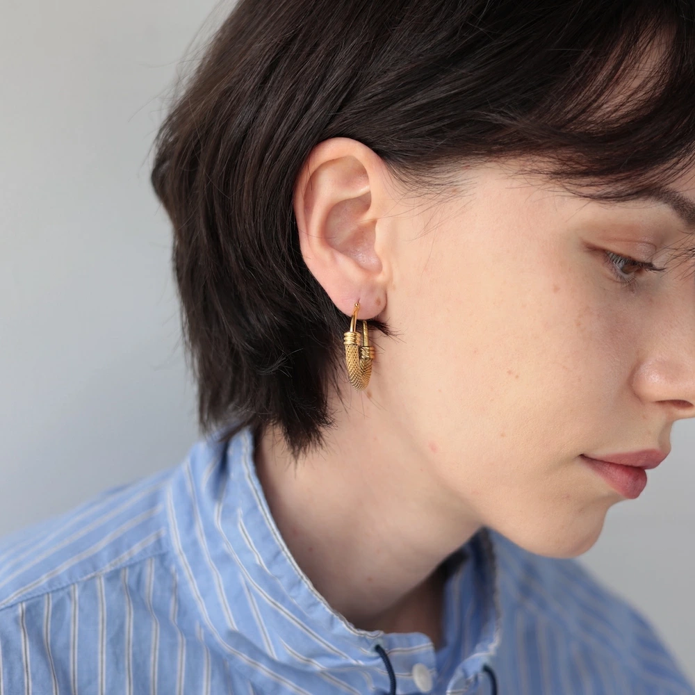 P071  stainless antique style hoop pierce