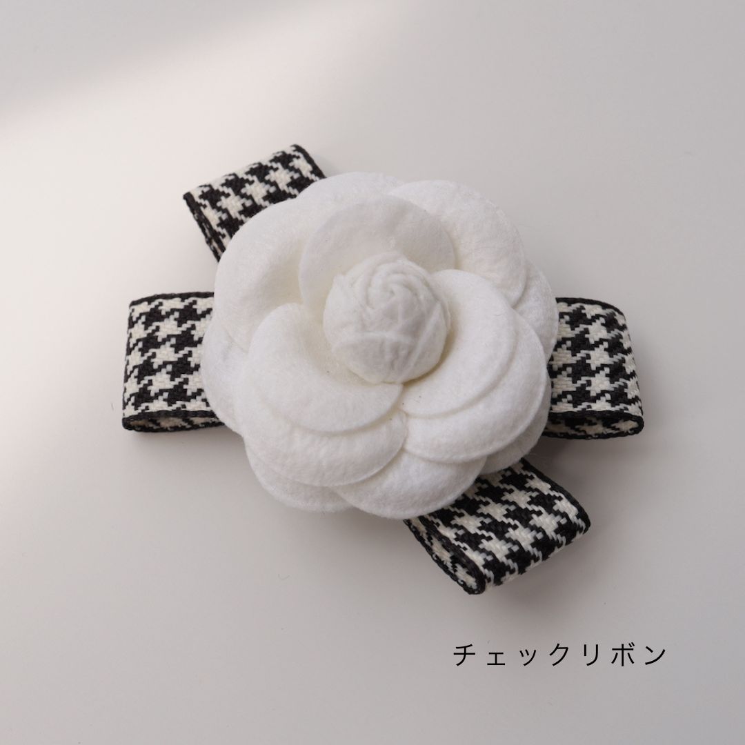 H012ブローチカメリアホワイトフラワーリボンパール上品大人可愛いレディース卒業式入学式結婚式フォーマルギフトおしゃれ