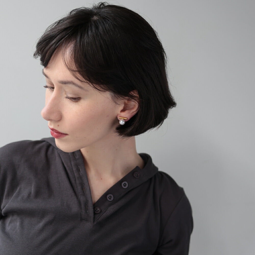 P144  one pearl earring