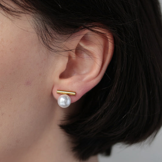 P144  one pearl earring