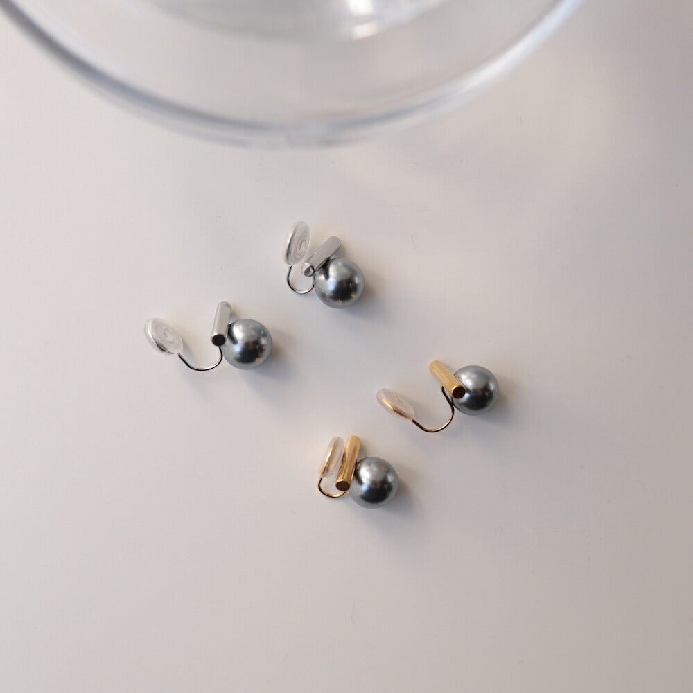 P144  one pearl earring