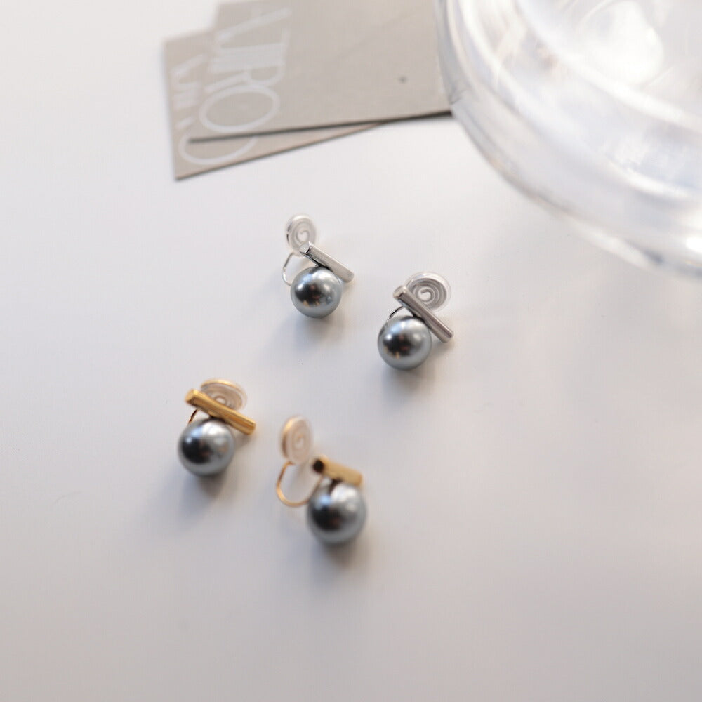 P144  one pearl earring
