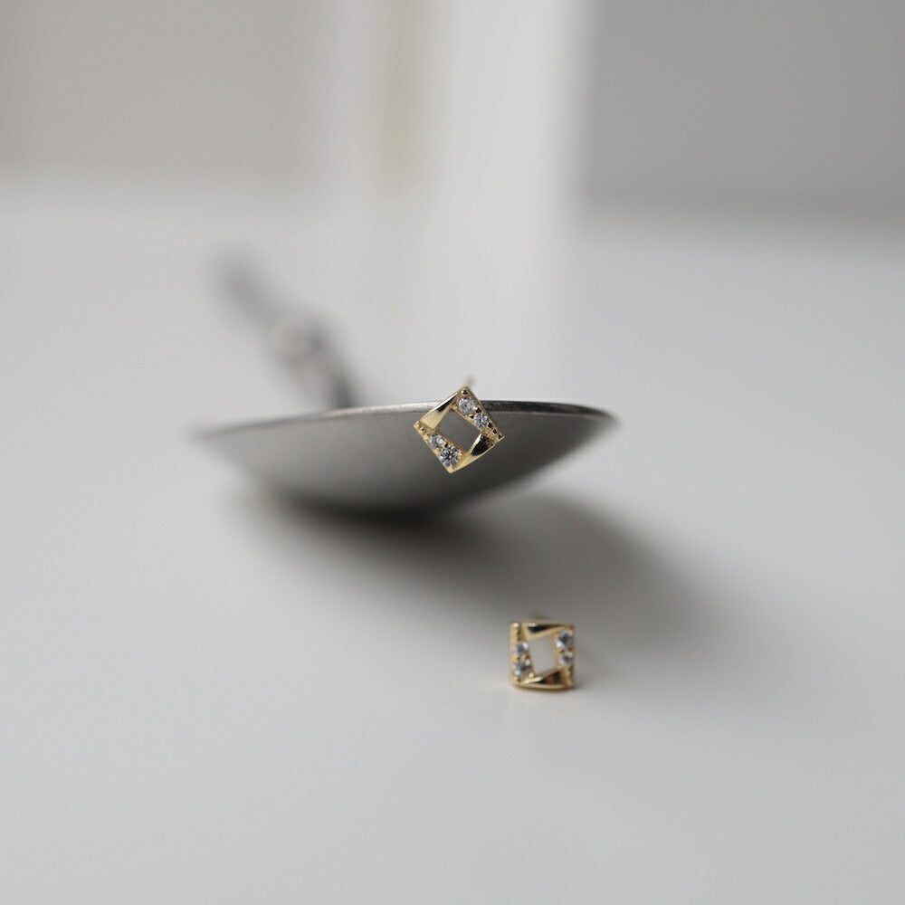 P364ピアスイヤリングsilver925デザインジルコニアスクエアミニピアスシンプルユニーク華奢上品オフィス結婚式卒業式入学式フォーマルセレモニーギフトプレゼント女性レディースジュエリー小ぶり上品高見え普段使いオケージョン対応