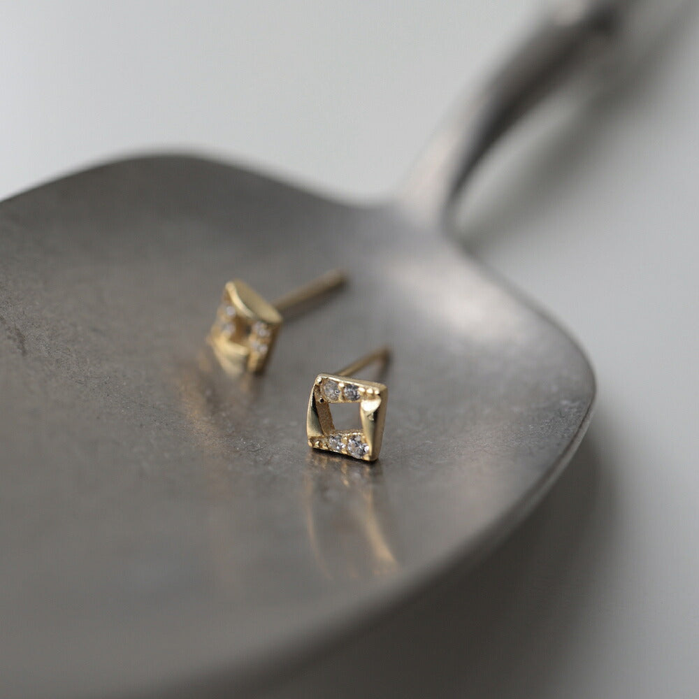 P364ピアスイヤリングsilver925デザインジルコニアスクエアミニピアスシンプルユニーク華奢上品オフィス結婚式卒業式入学式フォーマルセレモニーギフトプレゼント女性レディースジュエリー小ぶり上品高見え普段使いオケージョン対応