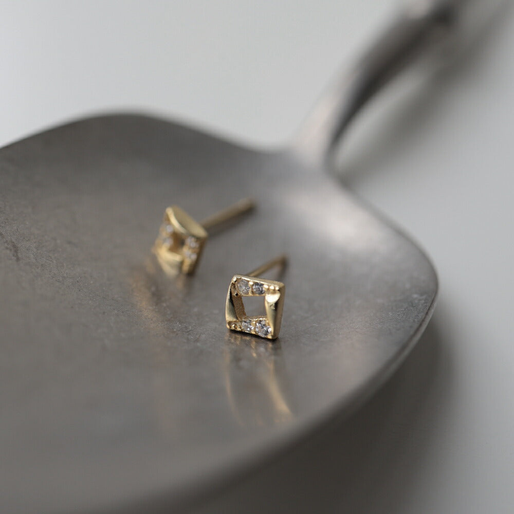 P364ピアスイヤリングsilver925デザインジルコニアスクエアミニピアスシンプルユニーク華奢上品オフィス結婚式卒業式入学式フォーマルセレモニーギフトプレゼント女性レディースジュエリー小ぶり上品高見え普段使いオケージョン対応