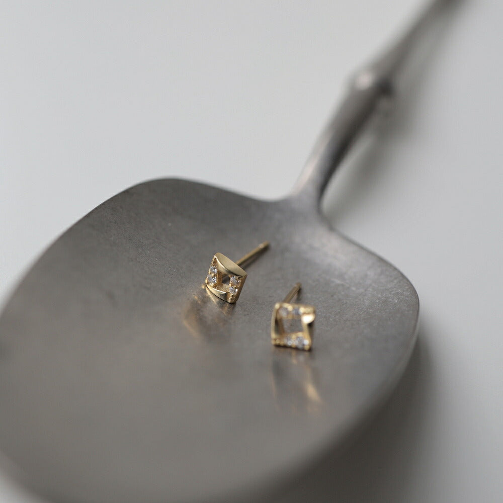 P364ピアスイヤリングsilver925デザインジルコニアスクエアミニピアスシンプルユニーク華奢上品オフィス結婚式卒業式入学式フォーマルセレモニーギフトプレゼント女性レディースジュエリー小ぶり上品高見え普段使いオケージョン対応