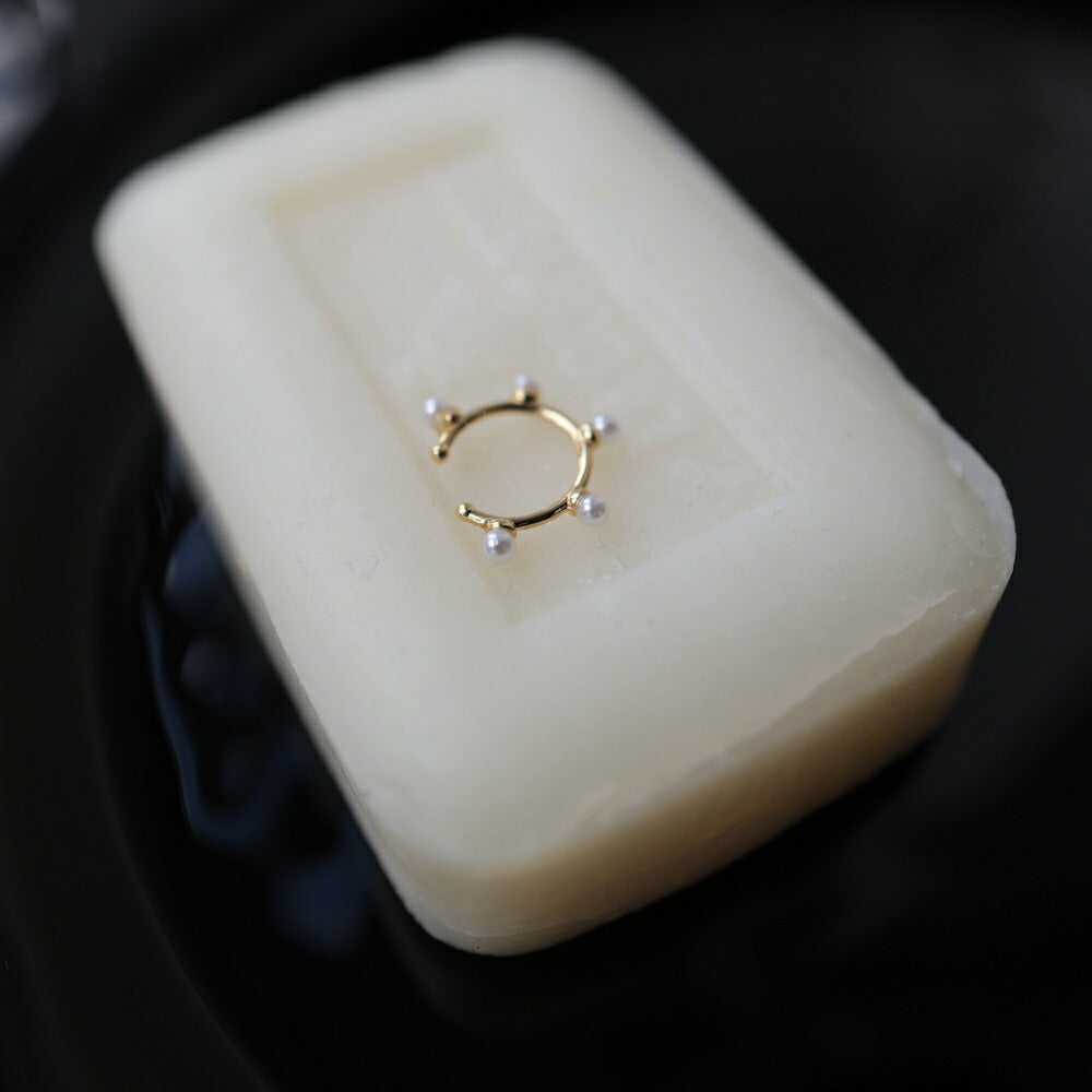 C017イヤーカフパール金属アレルギー対応上品ゴールドレディース控えめおしゃれセレモニーアクセサリー結婚式卒業式入学式入卒式入園式卒園式セミフォーマルプレゼント女性片耳販売小粒パール華奢イヤーカフジュエリー