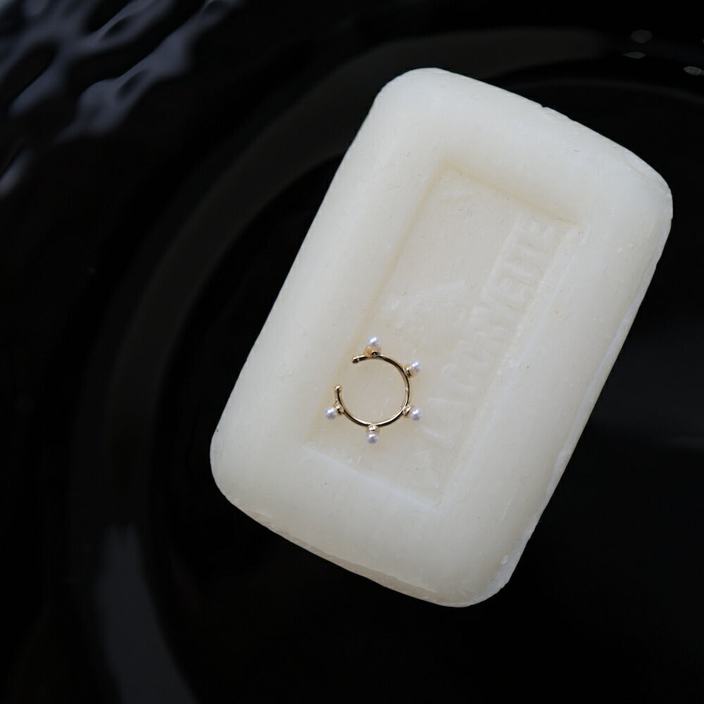 C017イヤーカフパール金属アレルギー対応上品ゴールドレディース控えめおしゃれセレモニーアクセサリー結婚式卒業式入学式入卒式入園式卒園式セミフォーマルプレゼント女性片耳販売小粒パール華奢イヤーカフジュエリー