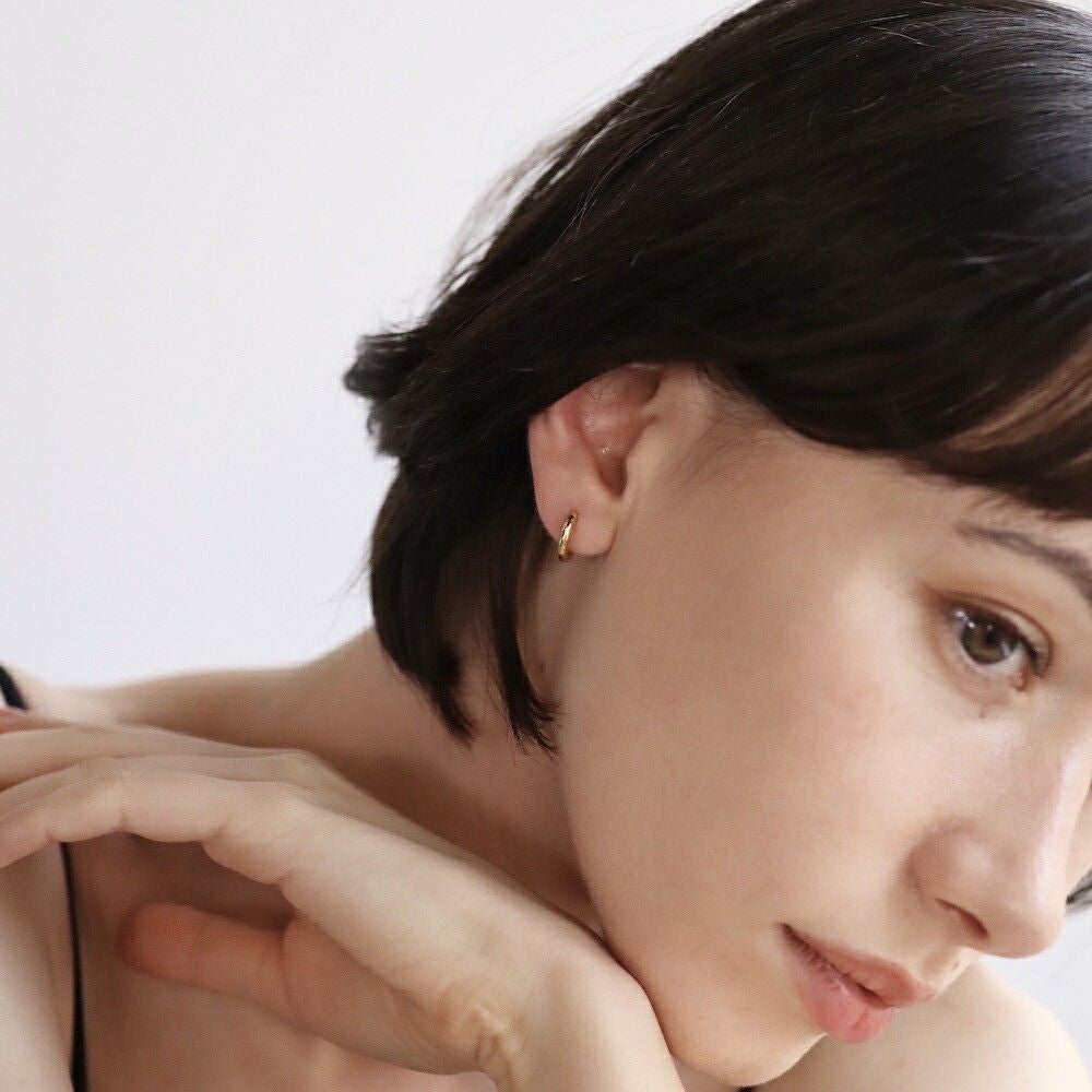 【10％OFFクーポン発行中】【リニューアル】P023ピアスフープミニピアスキャッチレスシルバーゴールドキャッチ要らないシンプルギフトプレゼントおしゃれオフィスシンプル女性レディースジュエリー