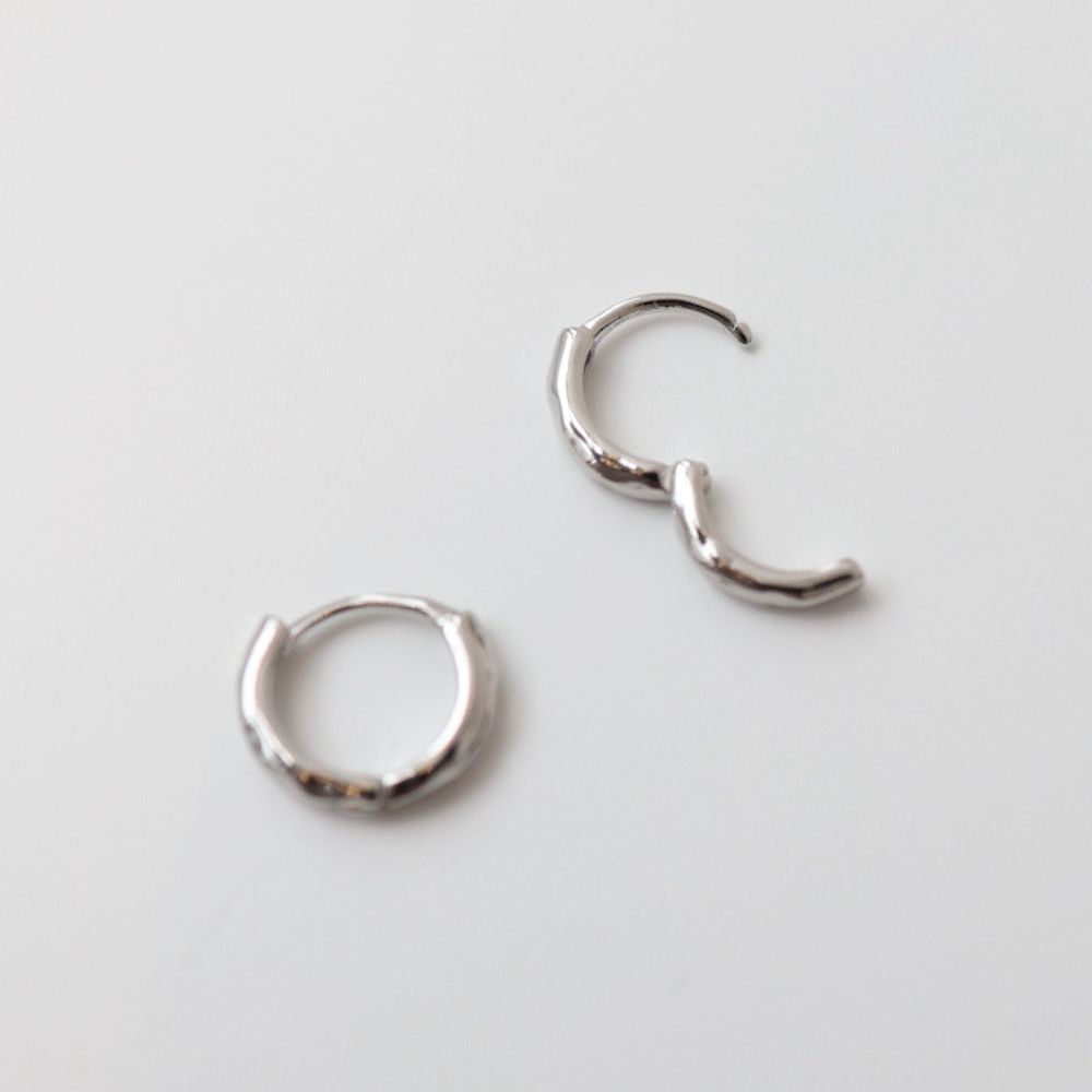 【10％OFFクーポン発行中】【リニューアル】P023ピアスフープミニピアスキャッチレスシルバーゴールドキャッチ要らないシンプルギフトプレゼントおしゃれオフィスシンプル女性レディースジュエリー