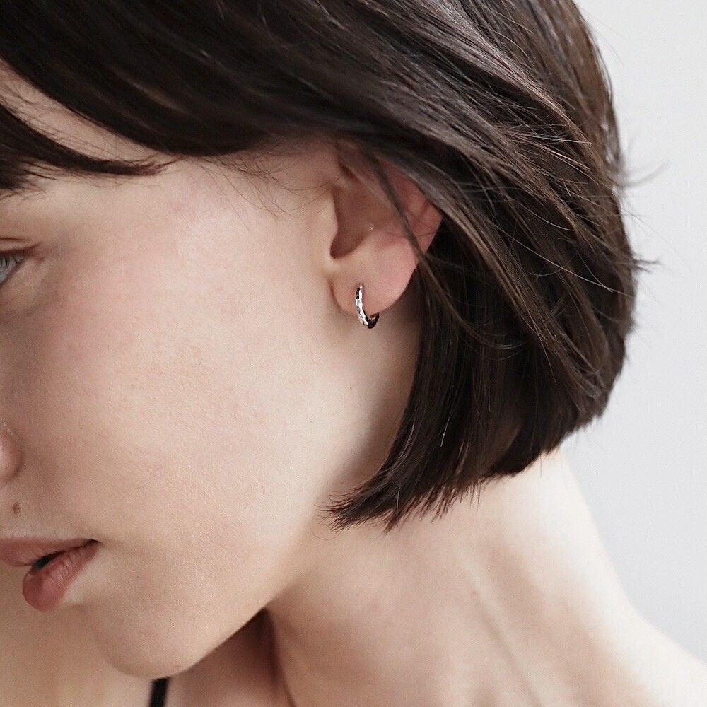 【10％OFFクーポン発行中】【リニューアル】P023ピアスフープミニピアスキャッチレスシルバーゴールドキャッチ要らないシンプルギフトプレゼントおしゃれオフィスシンプル女性レディースジュエリー