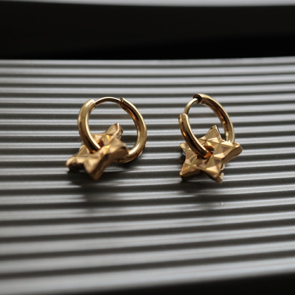 P013ピアスフープ星2wayサージカルステンレス金属アレルギー対応ワンタッチキャッチレス付けっぱなし小ぶりシンプル立体スターモチーフ取り外し可能高見え上品大人カジュアル洗練レディース人気ギフト